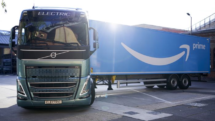 Η Amazon θα έχει στον στόλο της μέχρι το τέλος του έτους, 20 μονάδες του Volvo FH Electric, με τα ηλεκτρικά φορτηγά να αναμένεται να διανύουν περισσότερα από ένα εκατομμύριο χιλιόμετρα ετησίως!