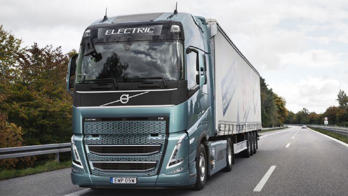 Η Volvo Trucks ακολουθεί μια στρατηγική τριών κατευθύνσεων σε ό,τι αφορά στους μηδενικούς ρύπους: ηλεκτρικά μπαταρίας, ηλεκτρικά κυψελών καυσίμου και κινητήρες εσωτερικής καύσης που λειτουργούν με ανα