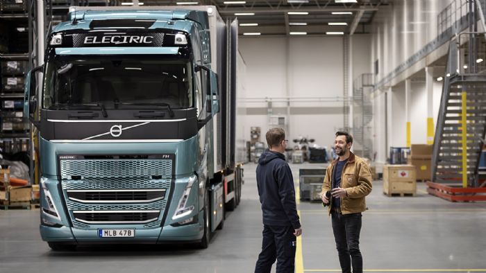 Η απόκτηση ενός νέου ηλεκτρικού φορτηγού της Volvo Trucks συνοδεύεται από ένα πληρέστατο πακέτο υπηρεσιών υποστήριξης μετά την πώληση, που διευκολύνει το έργο τόσο του οδηγού όσο και του ιδιοκτήτη. 