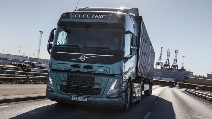 Αρχικά τα Volvo FH, Volvo FM και Volvo FMX Electric θα μπορούν να αποκτηθούν σε εκδόσεις τράκτορα, ενώ προς το τέλος του έτους θα λανσαριστούν και οι σχετικές εκδόσεις μονού φορτηγού.