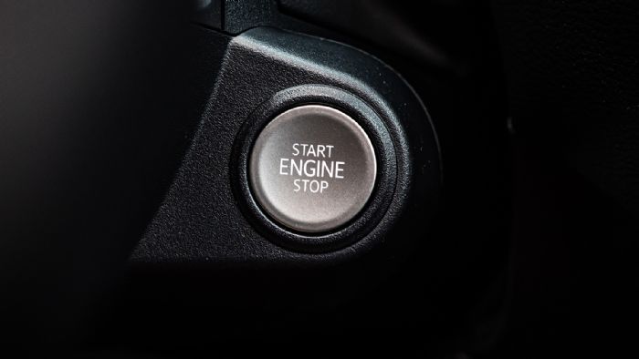 Φυσικά η εκκίνηση του κινητήρα γίνεται μέσω σχετικού κουμπιού πλέον. 