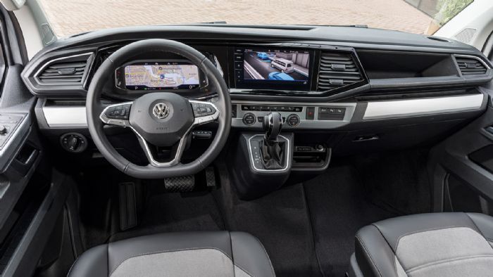 Εντυπωσιακός σε αισθητική και τεχνολογικό υπόβαθρο ο εσωτερικός διάκοσμος του Μεσαίου Van της Volkswagen Επαγγελματικά Οχήματα. 