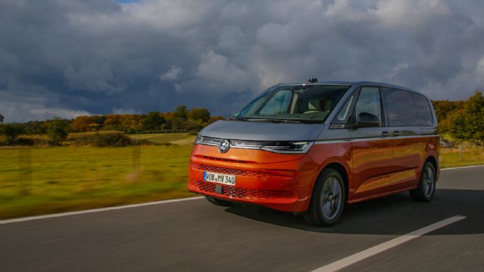 Το VW Multivan T7 eHybrid προσφέρει την εμπειρία κίνησης σε «Επίπεδο 2» ως προς την δυνατότητα αυτόνομης κίνησης. 