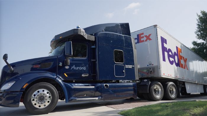 Tα αυτόνομα φορτηγά θα μεταφέρουν προϊόντα για λογαριασμό της FedEx, κινούμενα σε κεντρικούς αυτοκινητόδρομους, ενώ για λόγους ασφαλείας θα επιβαίνει και οδηγός.