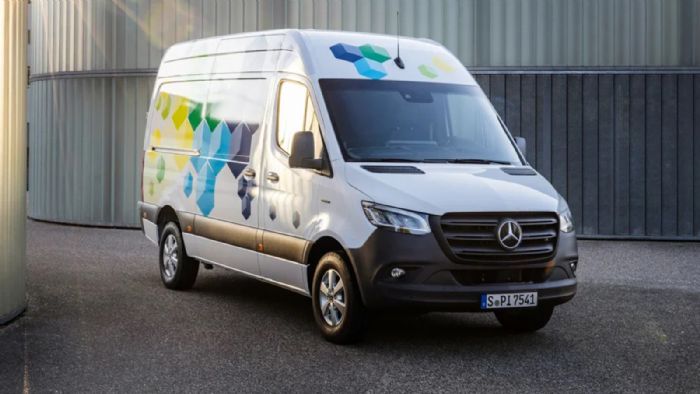 H νέα γενιά του Mercedes-Benz eSprinter αναμένεται και στην ελληνική αγορά μέσα στο 1ο 6μηνο του 2024 (έναρξη παραγγελιών μέσα στο 1ο 3μηνο). 