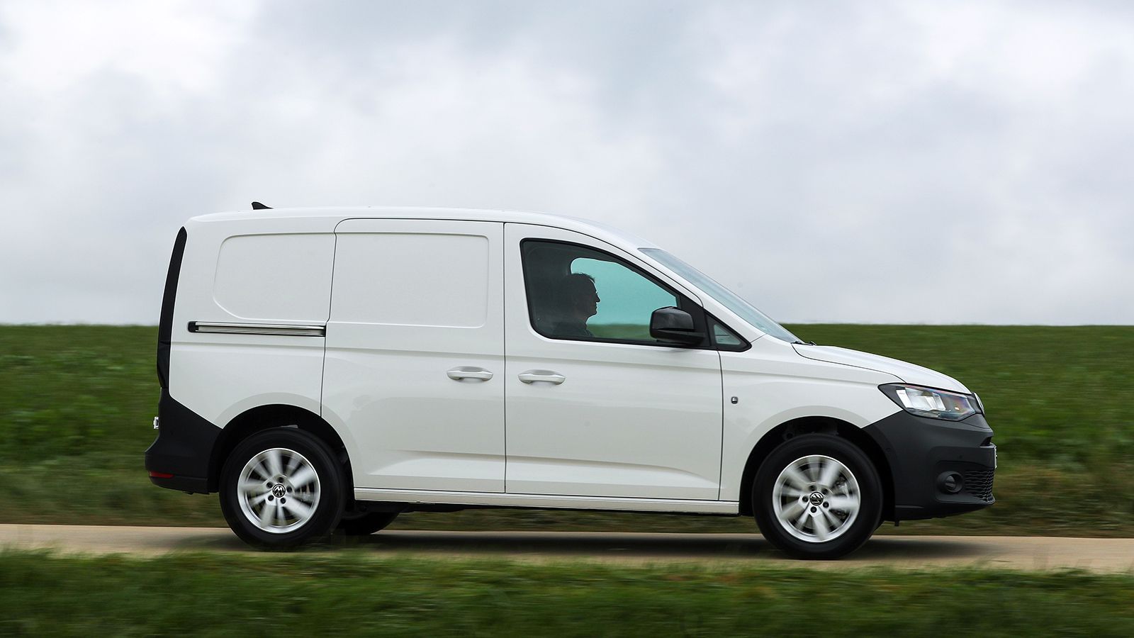 H διαφορά ανάμεσα στα Caddy Van και Caddy Van Maxi είναι -ανάλογα με την έκδοση- από 223 έως 746 ευρώ.