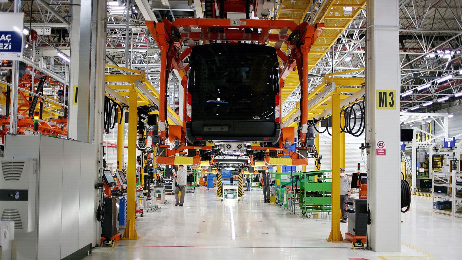 Προκειμένου να ανταποκριθεί στη ζήτηση για μελλοντικά ηλεκτρικά μοντέλα της Ford, η Ford Otosan επενδύει στη μονάδα 2 δισ. ευρώ και αυξάνει το ανθρώπινο δυναμικό κατά 3.000 εργαζομένους.