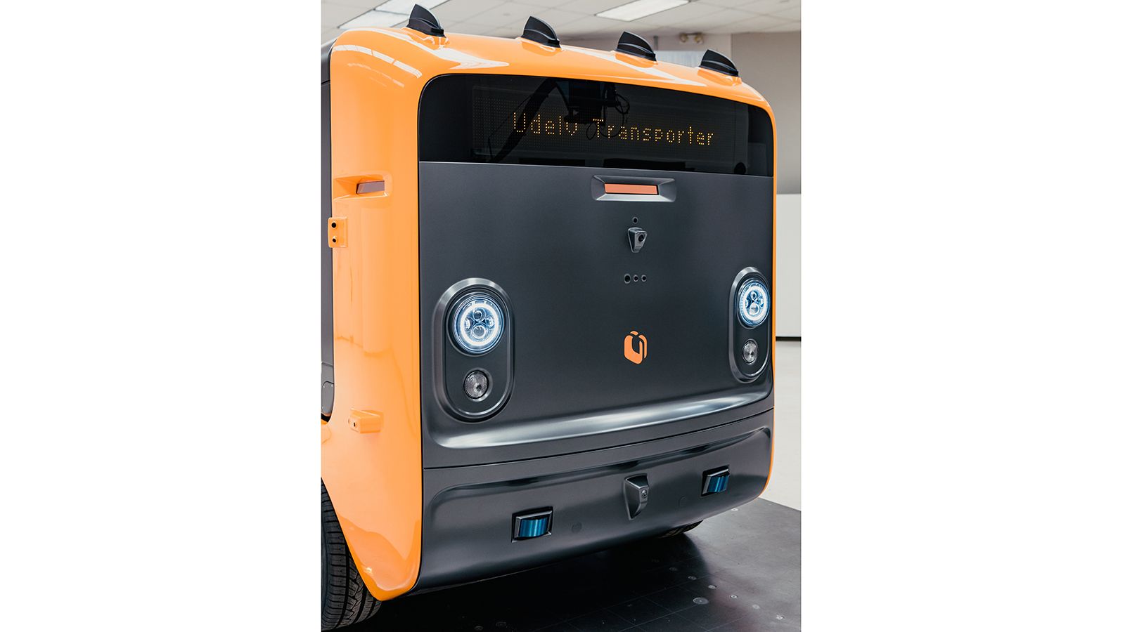 Το σύστημα αυτόνομης οδήγησης «Mobileye Drive» αποτελείται από μια σειρά καμερών, LiDAR και ραντάρ, ενώ ενσωματώνει την 5η γενιά του συστήματος «EyeQ», που έχει δημιουργήσει η Mobileye ειδικά για αυτο