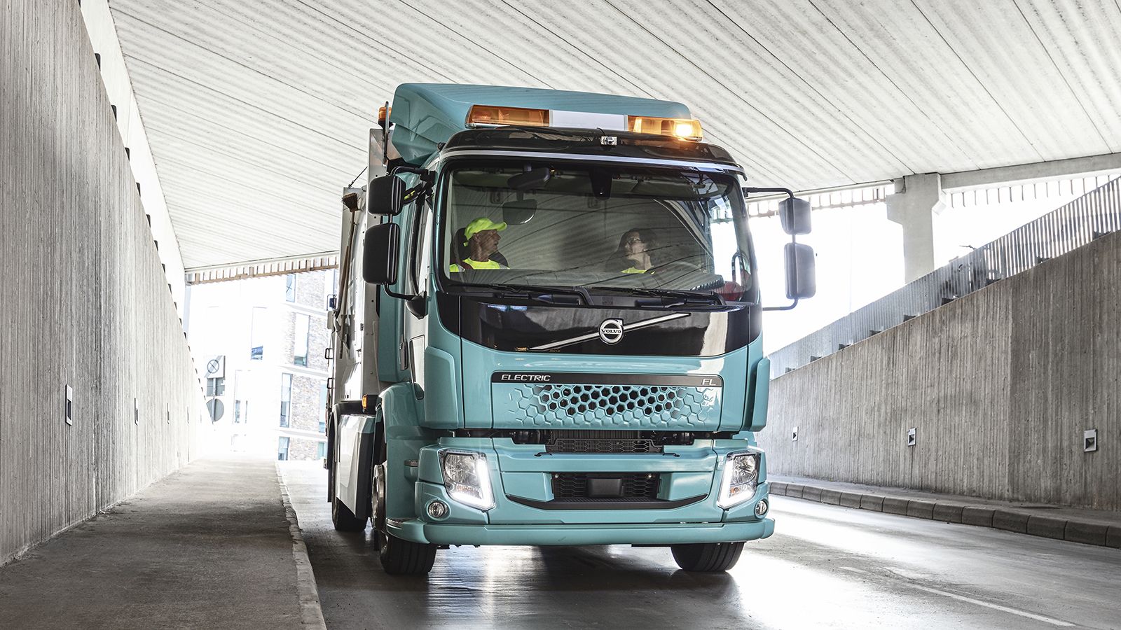 H Volvo Trucks έχει ξεκινήσει την παραγωγή ηλεκτρικών φορτηγών ήδη από το 2019, λανσάροντας τα FE Electric & FL Electric (φωτό).