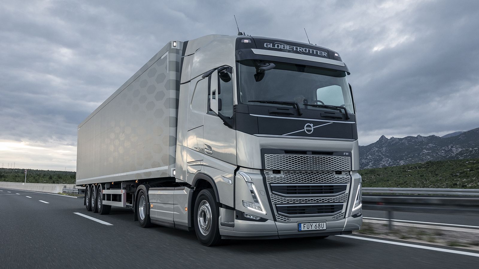 Το νέο FH, ο κορυφαίος τράκτορας της Volvo Trucks, είναι πλέον διαθέσιμο και στην Ελλάδα με εντυπωσιακή νέα σχεδίαση και τεχνολογικές καινοτομίες που αναβαθμίζουν την απόδοση του στο έπακρο!