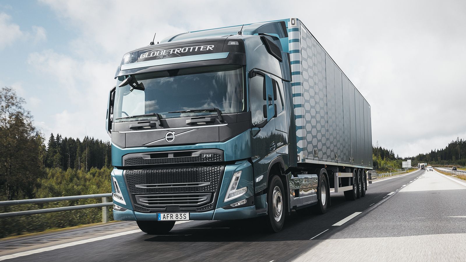 Τα νέα Volvo FH και FM (φωτό) διατίθενται με κινητήρες Euro6 με καύσιμο το φυσικό αέριο (LNG) με σαφή πλεονεκτήματα έναντι των αντίστοιχων εκδόσεων με καύσιμο το πετρέλαιο κίνησης. 