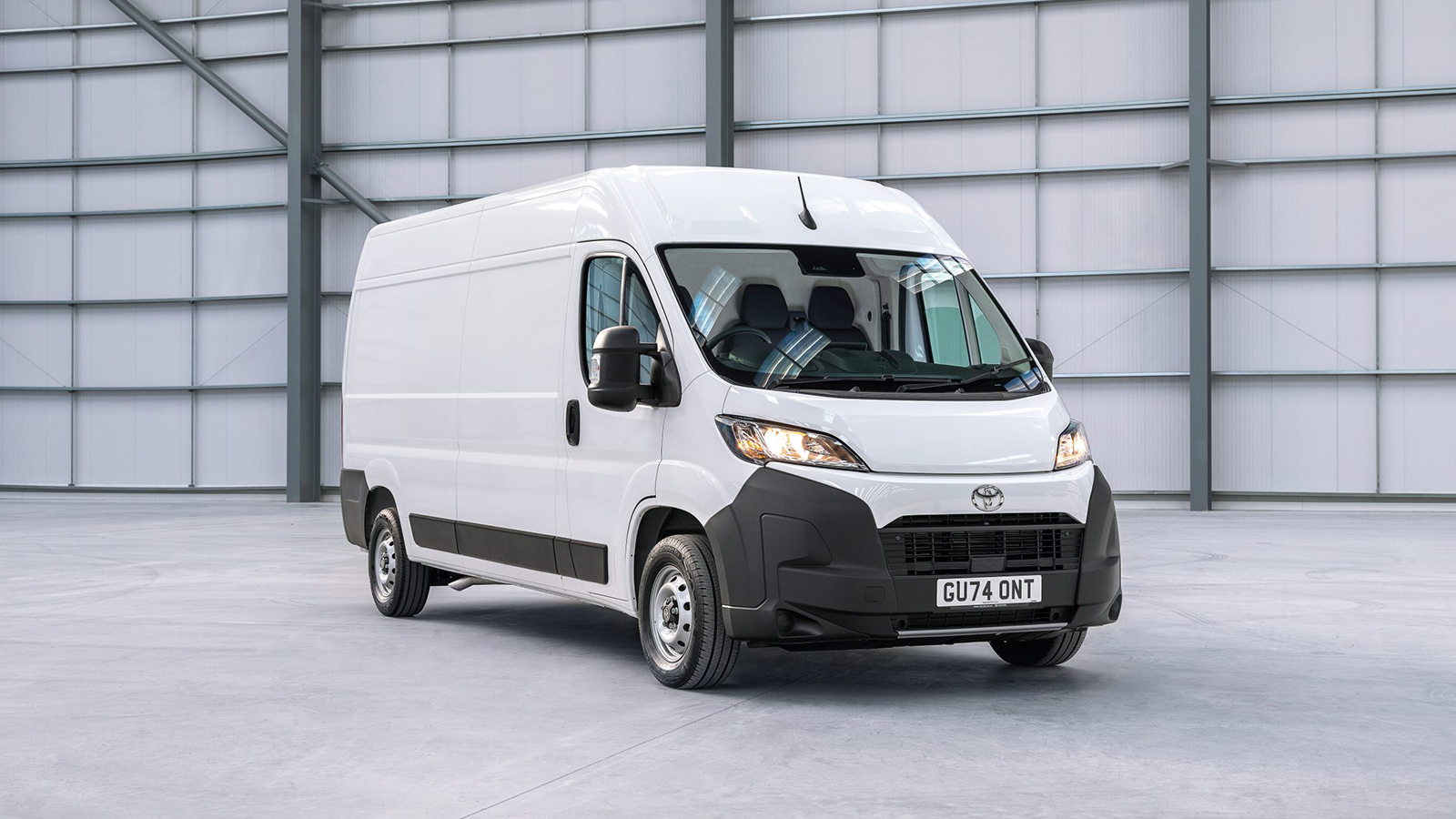 Το Toyota Proace Max Electric μπορεί να διανύσει ακόμη και 500+km εντός της πόλης με μια φόρτιση. Το Toyota Proace Max Electric μπορεί να διανύσει ακόμη και 500+km εντός της πόλης με μια φόρτιση.