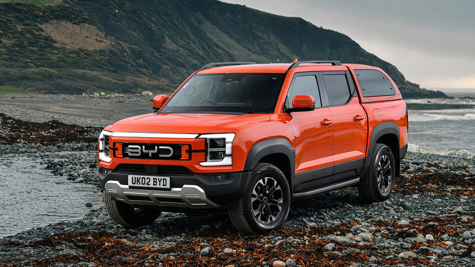 Το Grand Hardtop προσφέρει καλυμμένο χώρο μεταφοράς και συνδυάζεται με το χρώμα του BYD Shark. Το Grand Hardtop προσφέρει καλυμμένο χώρο μεταφοράς και συνδυάζεται με το χρώμα του BYD Shark.