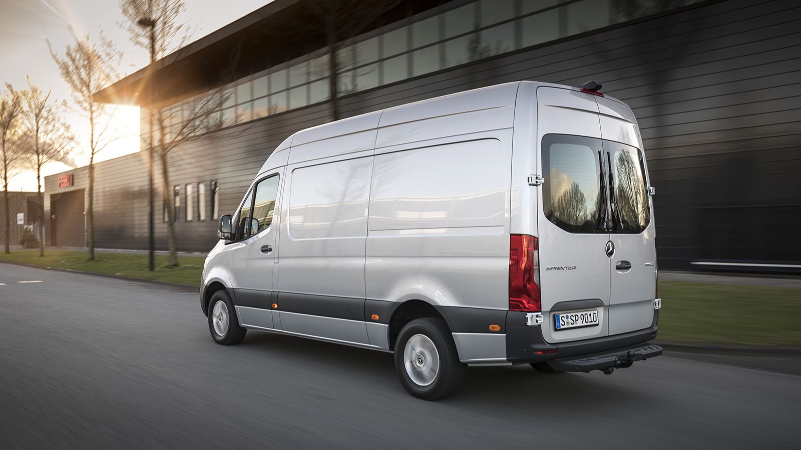 Ο μέγιστος όγκος του χώρου φόρτωσης των εκδόσεων Van του Mercedes-Benz Sprinter ανέρχεται στα 17,0κ.μ. 