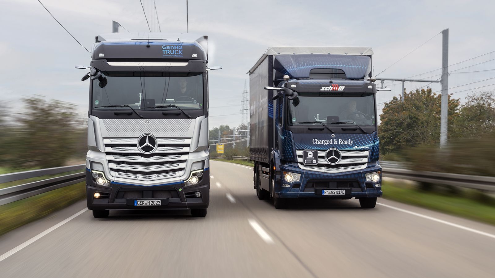 Προκειμένου να ικανοποιήσει όλες τις ανάγκες των Μεταφορών, όσο εξειδικευμένες και αν είναι αυτές, η Daimler Truck εστιάζει τόσο στα ηλεκτρικά φορτηγά μπαταρίας όσο και σε αυτά που θα διαθέτουν κυψέλε