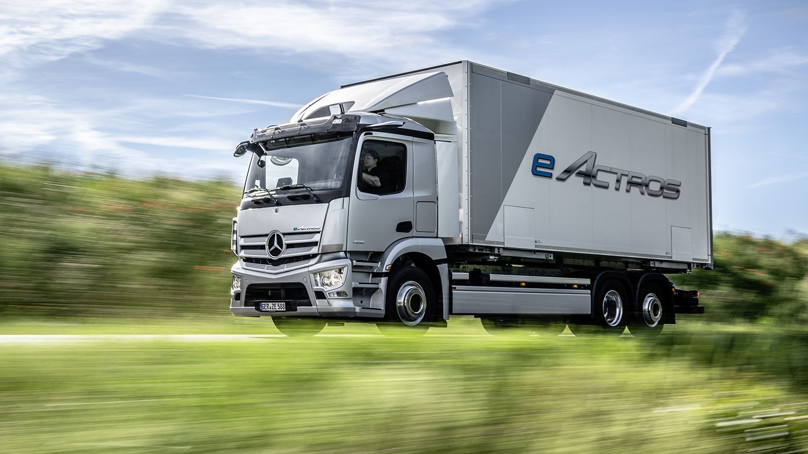 Η πρώτη μεγάλη παραγγελία για το Mercedes-Benz eActros είναι γεγονός, με την εταιρεία Einride να κλείνει 120 μονάδες των eActros 300 και eActros 400. 