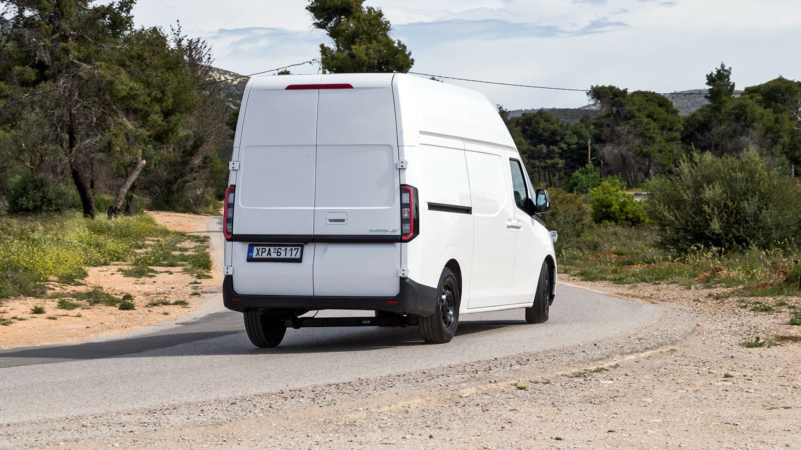Με σύστημα «drive/brake/shift-by-wire», το SV παρουσιάζει ένα προηγμένο ηλεκτρικό σύστημα μετάδοσης της κίνησης με μέγιστη αυτονομία έως και 551km στην πόλη!