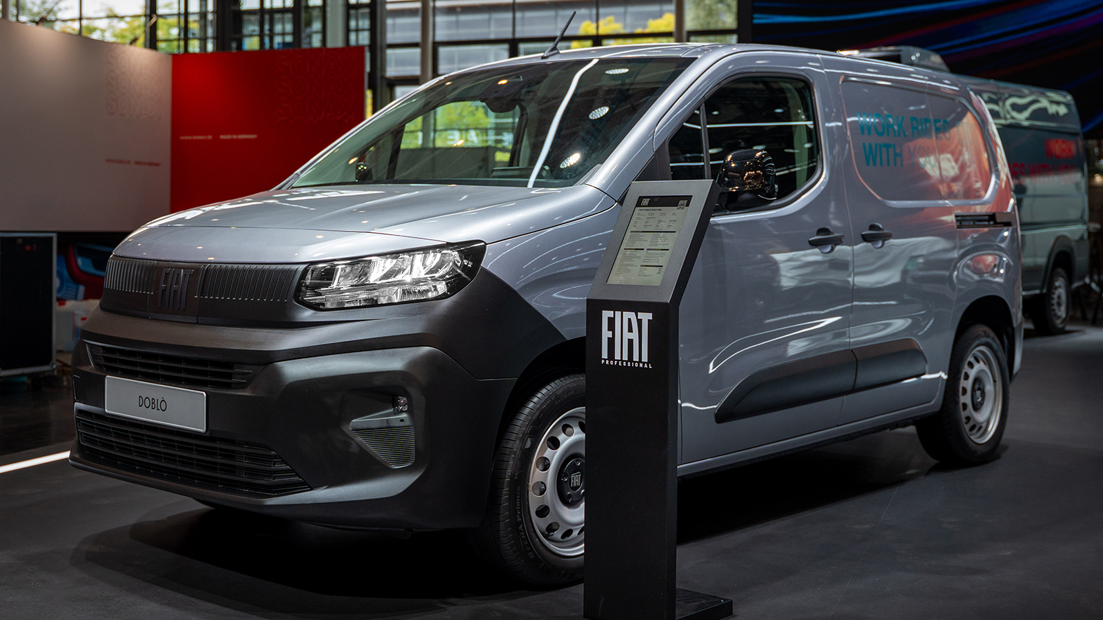 Το νέο Fiat Doblo EasyPro έκανε πρεμιέρα στην IAA Transportation 2026, προσφέροντας χώρο φόρτωσης έως 4,4 κ.μ. Το νέο Fiat Doblo EasyPro έκανε πρεμιέρα στην IAA Transportation 2026, προσφέροντας χώρο φόρτωσης έως 4,4 κ.μ.