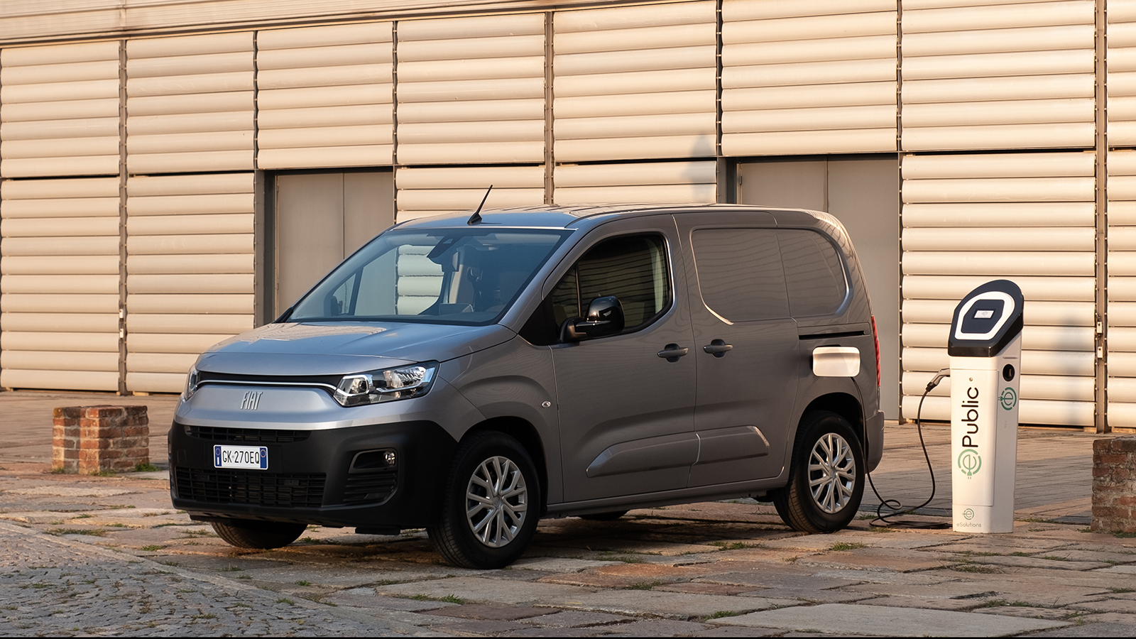 Μετά από την πάροδο 25 ετών, ειδικά στην Ελλάδα, το Fiat Doblo βρίσκεται στην 1η θέση της λίστας με τα Best-Sellers Μικρά Vans! Μετά από την πάροδο 25 ετών, ειδικά στην Ελλάδα, το Fiat Doblo βρίσκεται στην 1η θέση της λίστας με τα Best-Sellers Μικρά Vans!