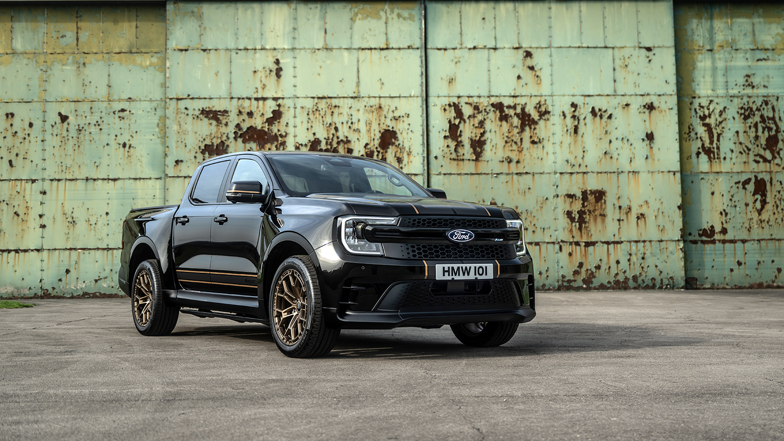 Το νέο Ford Ranger MS-RT Champion Edition με την επιθετική εμπρός μάσκα και τις χρυσές λεπτομέρειες.