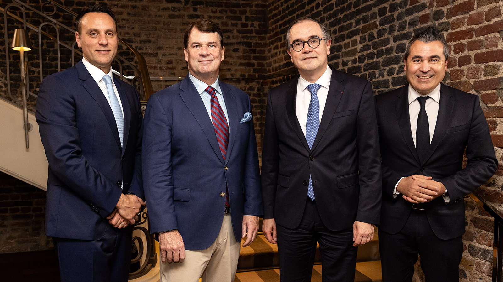 Από αριστερά προς τα δεξιά: Jim Baumbick (Πρόεδρος Ford Europe), Jim Farley (Πρόεδρος & CEO Ford Motor Compay), Francois Provost (CEO Renault Group), Josep Maria Recasens (Υπεύθυνος Στρατηγικής και CEO Ampere). Από αριστερά προς τα δεξιά: Jim Baumbick (Πρόεδρος Ford Europe), Jim Farley (Πρόεδρος & CEO Ford Motor Compay), Francois Provost (CEO Renault Group), Josep Maria Recasens (Υπεύθυνος Στρατηγικής και CEO Ampere).
