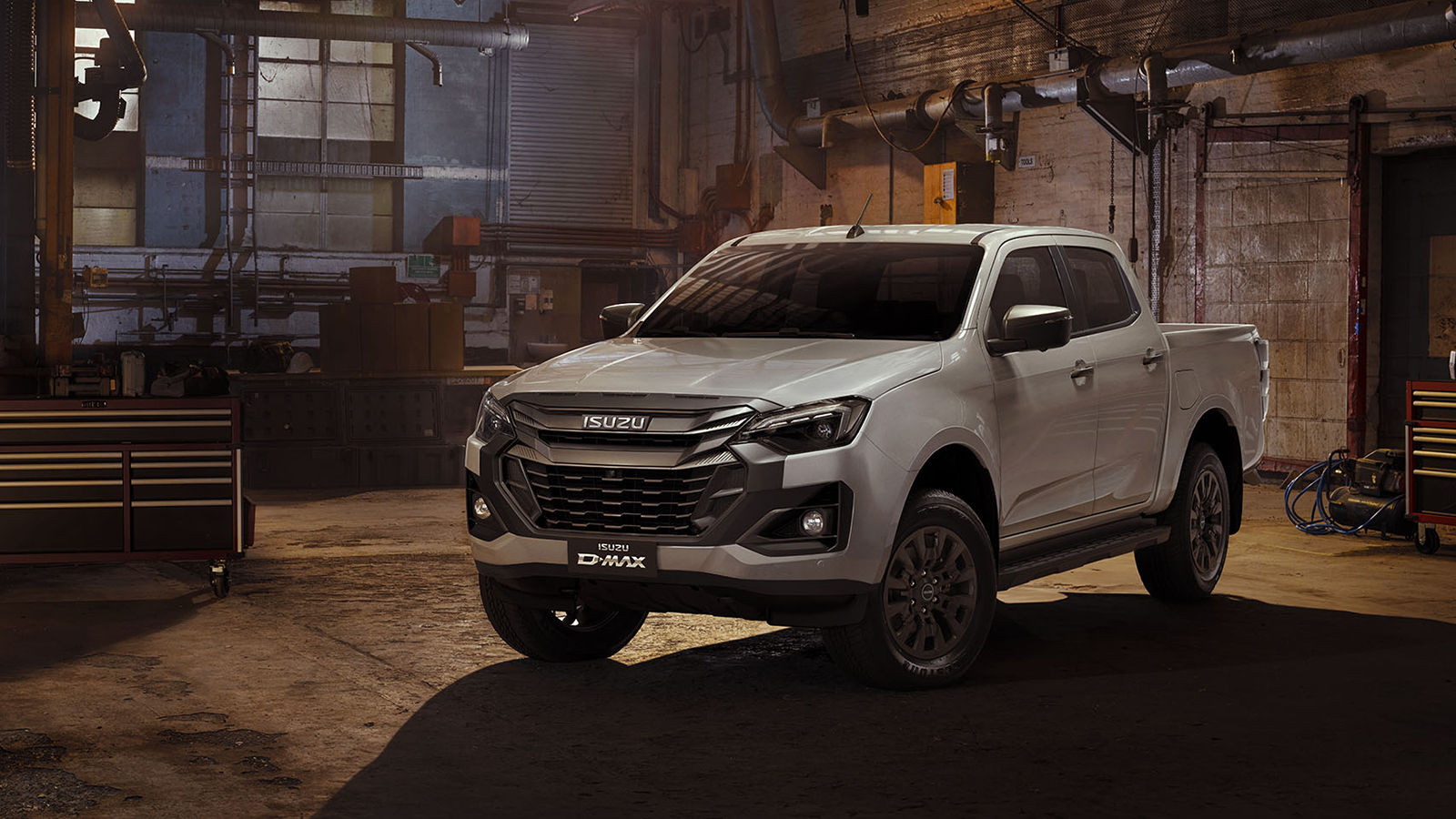 Το ανανεωμένο Isuzu D-Max με το νέο πετρελαιοκινητήρα 2,2λτ. και το νέο αυτόματο κιβώτιο είναι πλέον διαθέσιμο και στην ελληνική αγορά. Το ανανεωμένο Isuzu D-Max με το νέο πετρελαιοκινητήρα 2,2λτ. και το νέο αυτόματο κιβώτιο είναι πλέον διαθέσιμο και στην ελληνική αγορά.