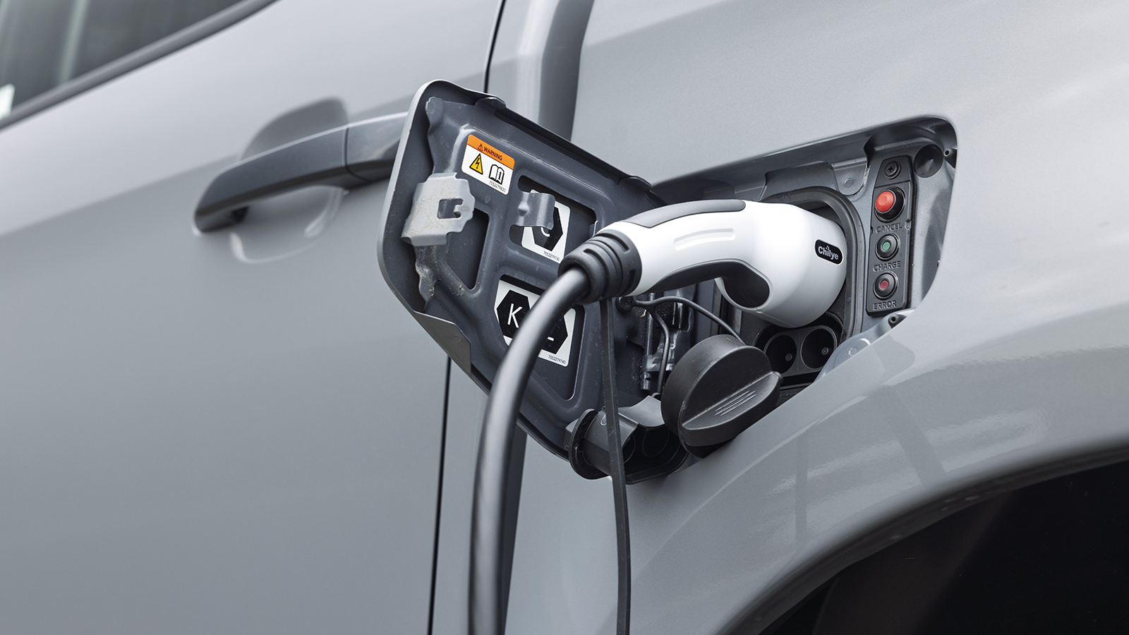 Με μια ώρα φόρτισης (ως το 80%), το νέο Isuzu D-Max EV έχει μέγιστη αυτονομία έως και 360km σε αστικό κύκλο κίνησης. Με μια ώρα φόρτισης (ως το 80%), το νέο Isuzu D-Max EV έχει μέγιστη αυτονομία έως και 360km σε αστικό κύκλο κίνησης.