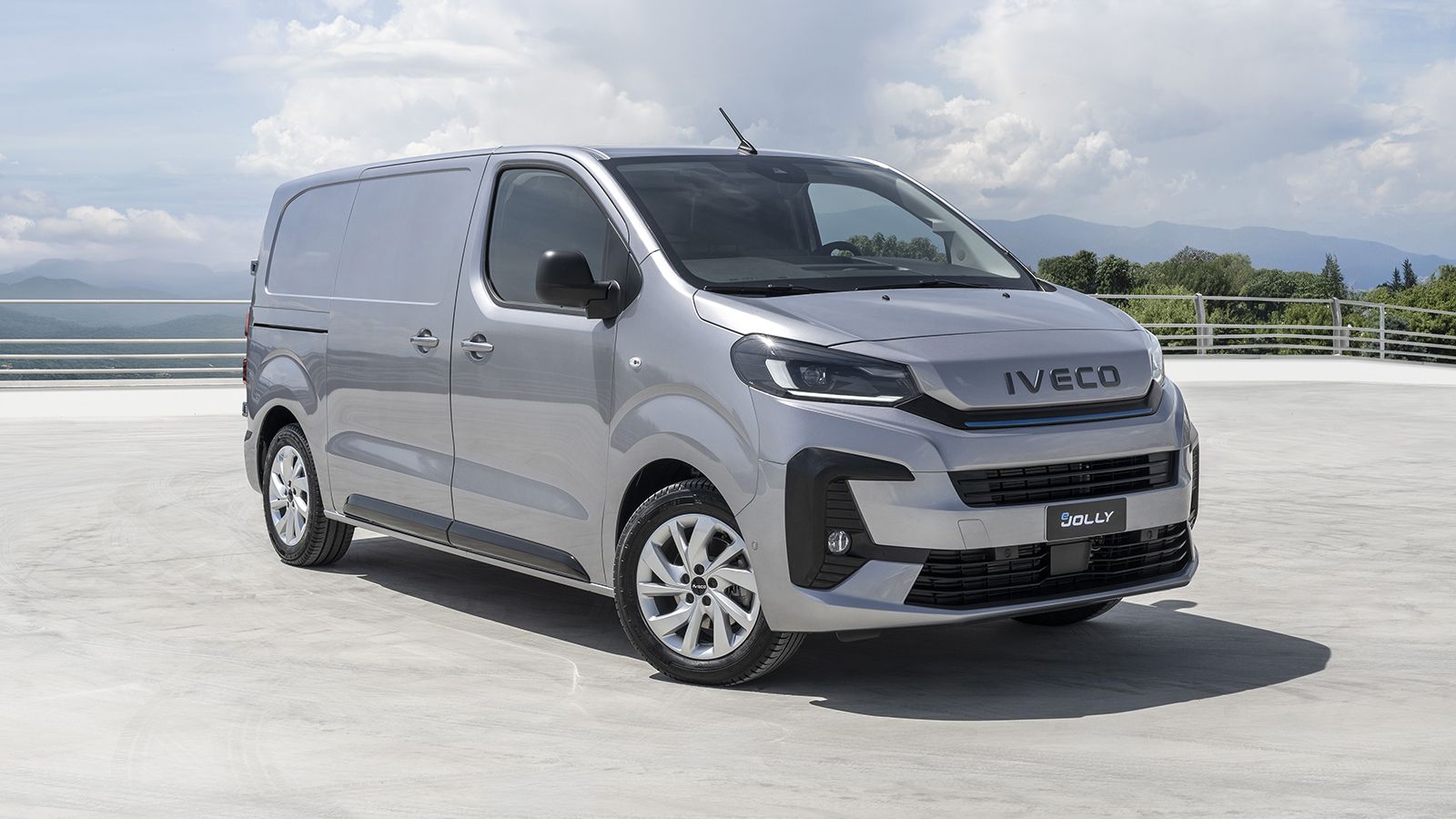 To νέο eJolly θα είναι σε θέση να καλύψει έως και 353km με μια φόρτιση και να μεταφέρει φορτία βάρους έως 1.175kg. 