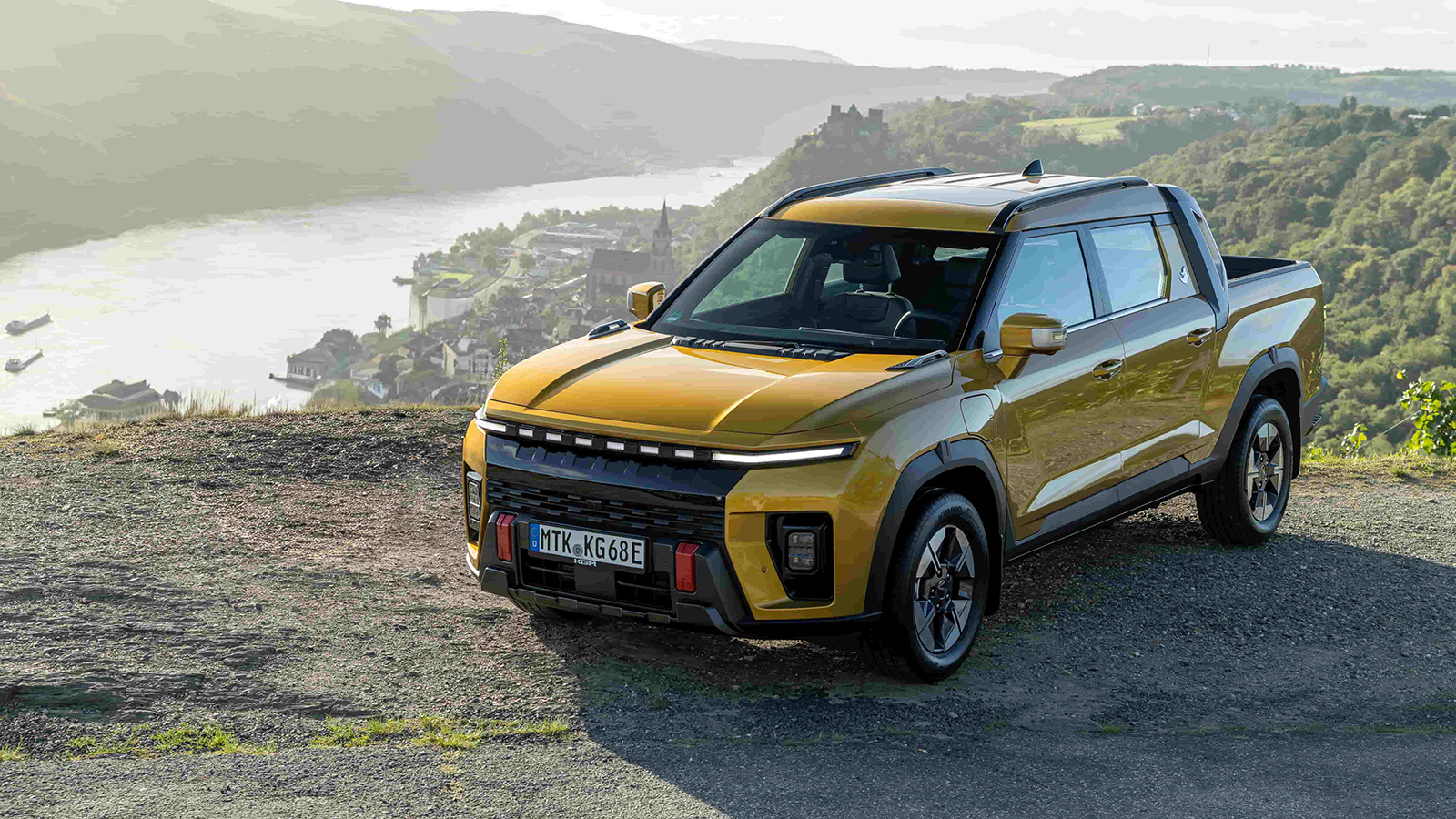 Το ηλεκτρικό Musso EV διαθέτει μπαταρία LFP 80,6 kWh και προσφέρεται με δύο επιλογές κίνησης, 2WD και AWD. Το ηλεκτρικό Musso EV διαθέτει μπαταρία LFP 80,6 kWh και προσφέρεται με δύο επιλογές κίνησης, 2WD και AWD.