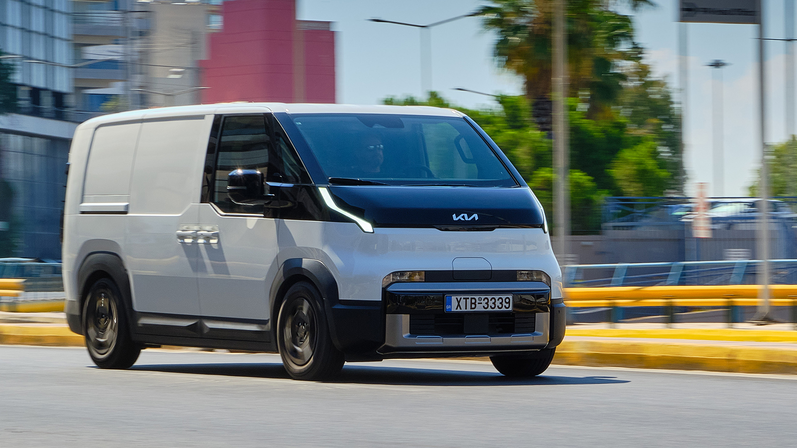 Το νέο Kia PV5 Cargo ξεκινά την εμπορική του πορεία στην Ελλάδα, φέρνοντας την πλατφόρμα PBV στα ελαφρά επαγγελματικά με δύο μπαταρίες και έως 163hp. Το νέο Kia PV5 Cargo ξεκινά την εμπορική του πορεία στην Ελλάδα, φέρνοντας την πλατφόρμα PBV στα ελαφρά επαγγελματικά με δύο μπαταρίες και έως 163hp.