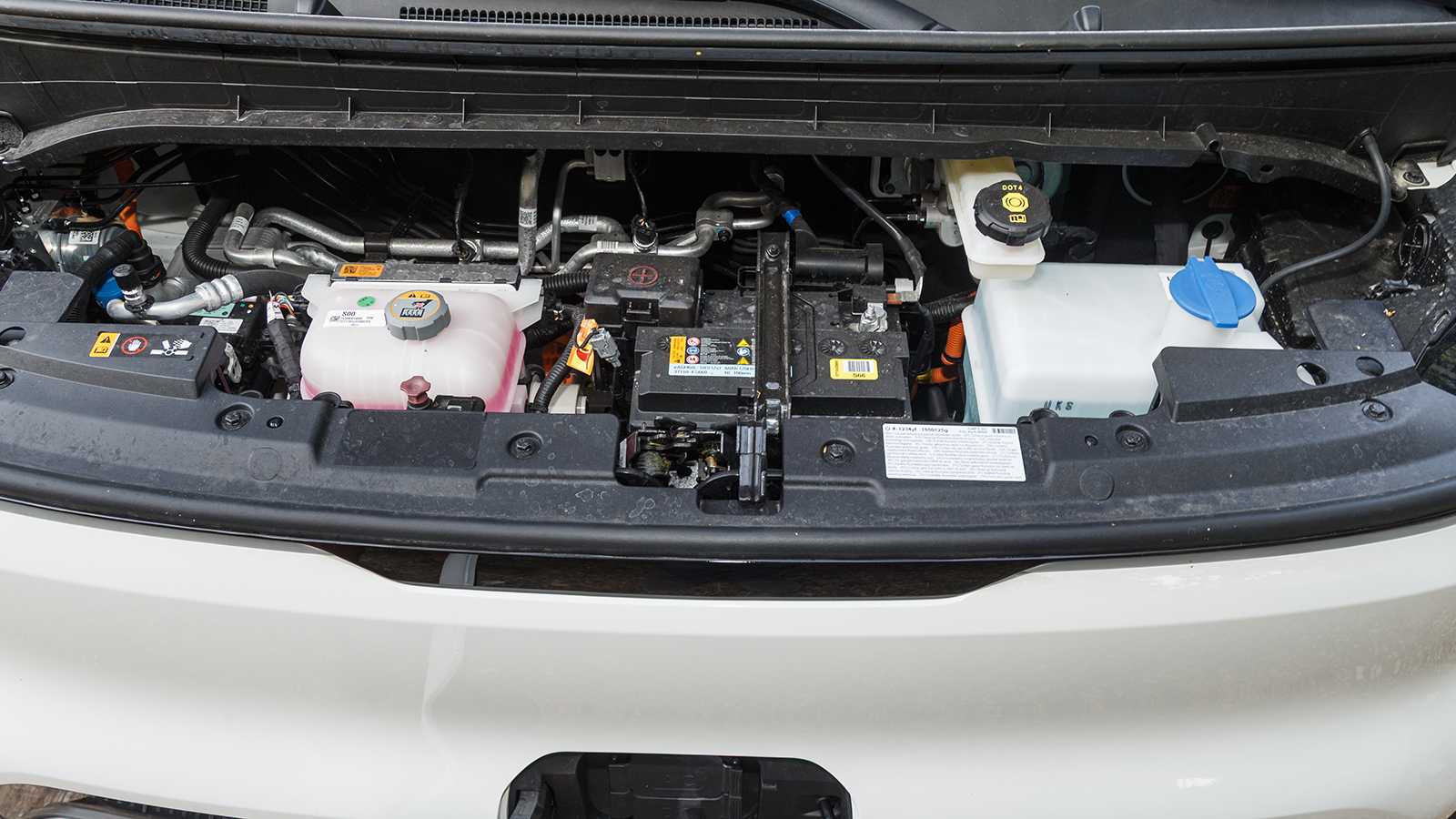 Το Kia PV5 Cargo εφοδιάζεται με ηλεκτροκινητήρες απόδοσης 121 ή 163 αλόγων με μέγιστη ροπή 250Nm. Το Kia PV5 Cargo εφοδιάζεται με ηλεκτροκινητήρες απόδοσης 121 ή 163 αλόγων με μέγιστη ροπή 250Nm.