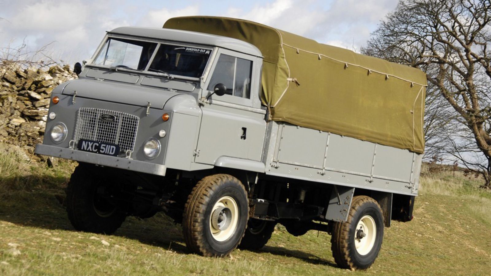 Οι Βρετανοί το 1966 παρουσίασαν το αναβαθμισμένο Series IIB FC, το οποίο προαιρετικά έφερε diesel κινητήρα και έμεινε στην αγορά μέχρι το 1974.