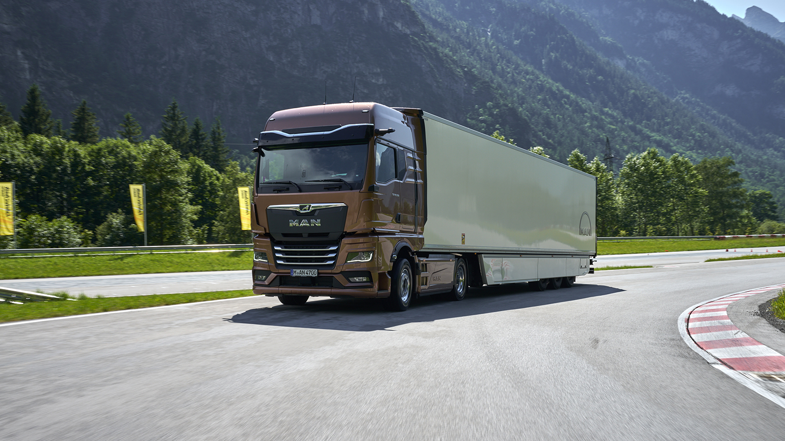 To νέο MAN TGX με τεχνολογία D30 PowerLion είναι ένα από τα πιο αποδοτικά φορτηγά μεγάλων αποστάσεων αυτήν τη στιγμή. Διαβάστε γιατί… 