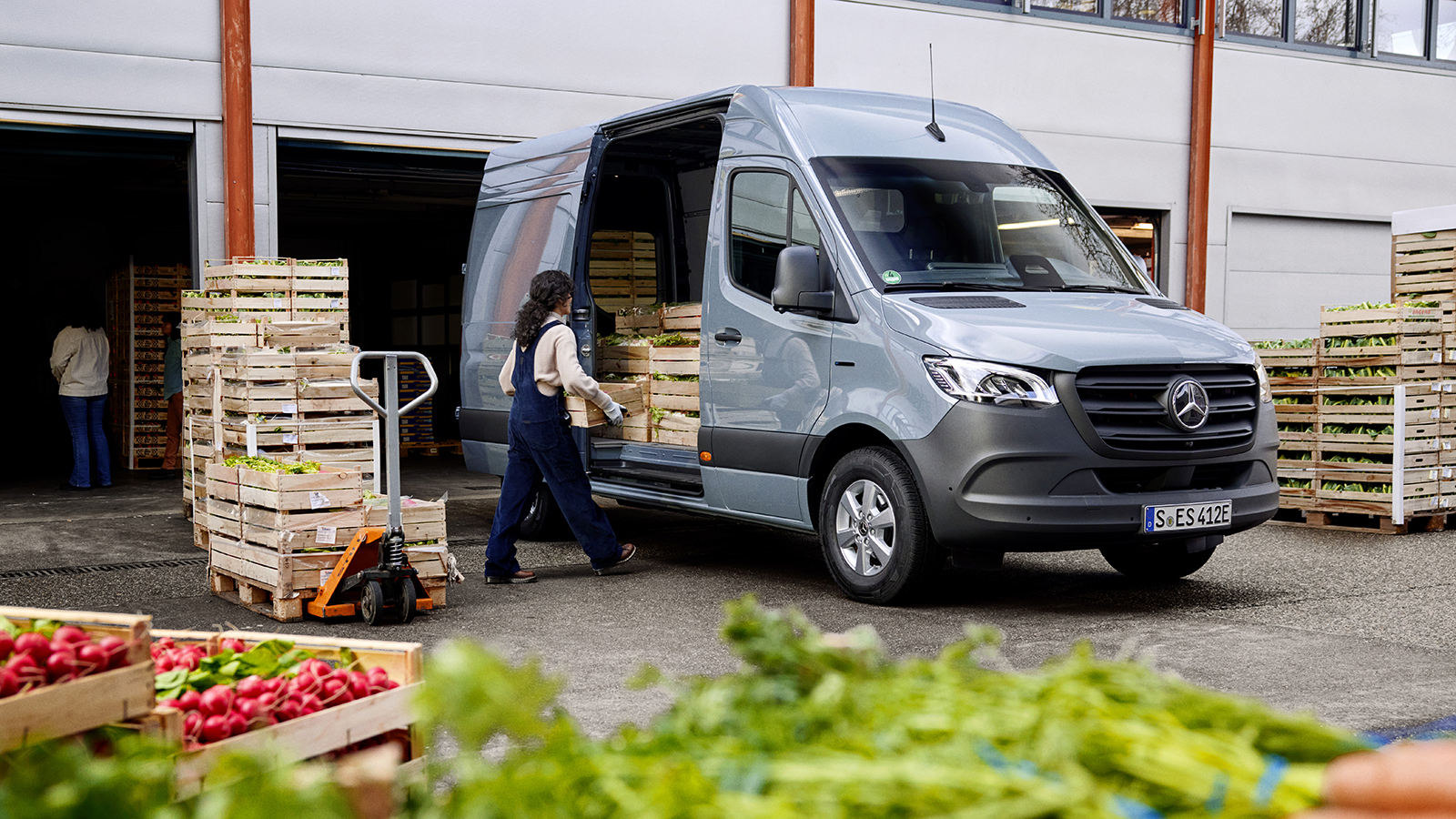 Το Mercedes-Benz eSprinter προσφέρει με Όφελος από 6.000 ευρώ τόσο στις εκδόσεις με κλειστή (Van) όσο και με ανοικτή (Pick-Up) ή χωρίς καρότσα (Chassis). Το Mercedes-Benz eSprinter προσφέρει με Όφελος από 6.000 ευρώ τόσο στις εκδόσεις με κλειστή (Van) όσο και με ανοικτή (Pick-Up) ή χωρίς καρότσα (Chassis).