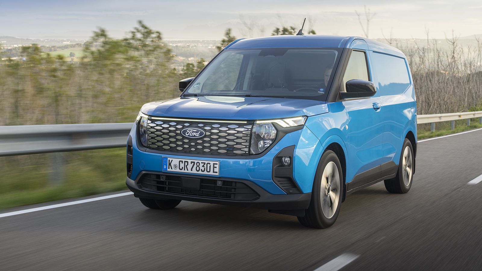 To νέο Ford Transit Courier είναι, σύμφωνα με τον Euro NCAP, το Μικρό Van με την κορυφαία ενεργητική ασφάλεια. 
