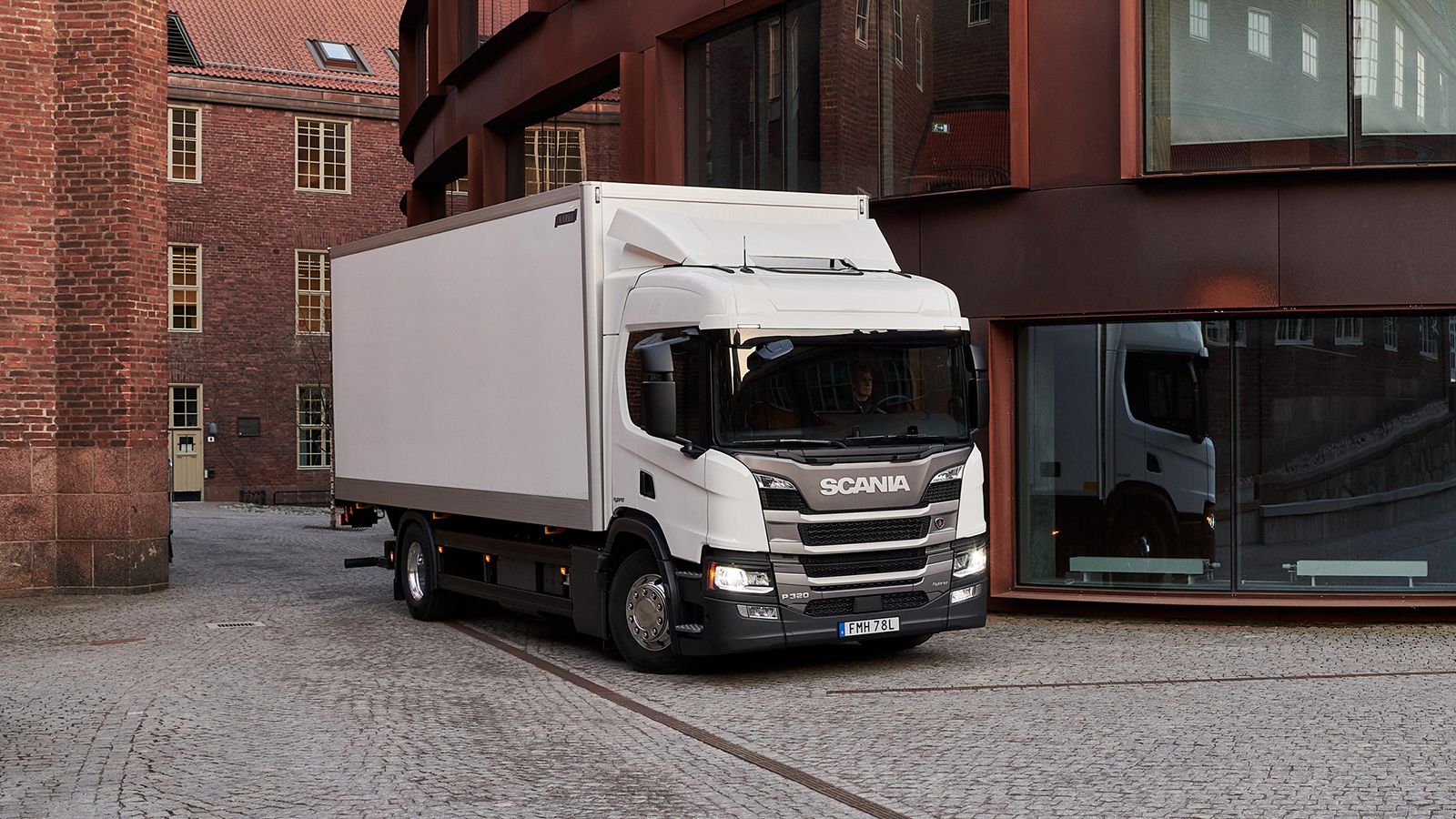 Με τον DC07 κινητήρα των 6,7 λτ. (220, 250 και 280 hp) ή τον DC09ίππων των 9,3 λίτρων (280, 320 και 360 hp) μπορούν να αποκτηθούν τα υβριδικά φορτηγά της Scania.