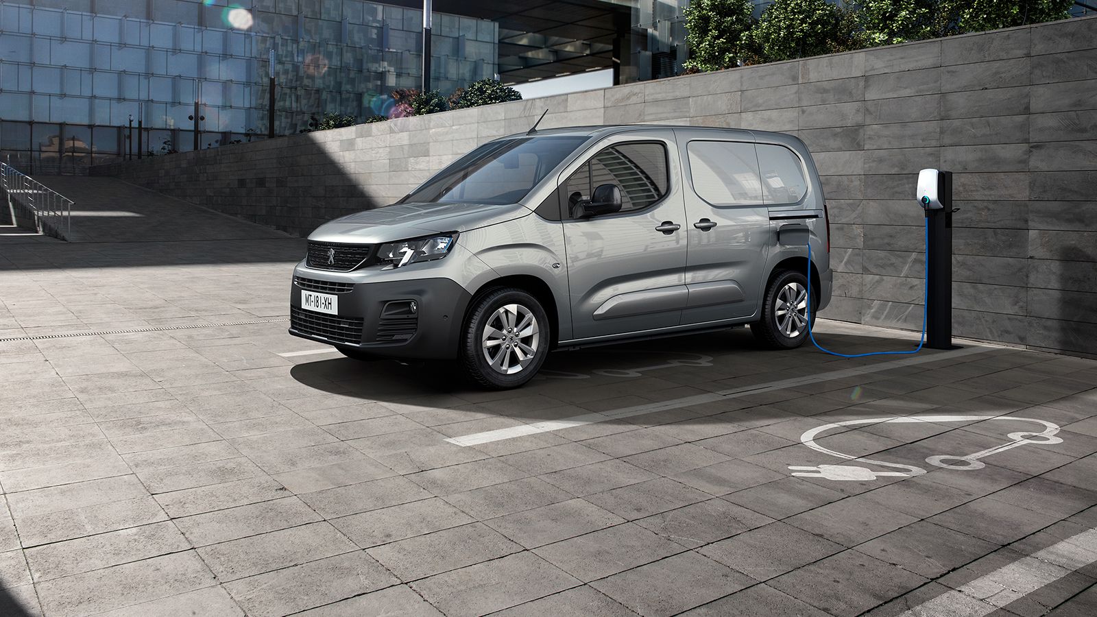 To νέο -αμιγώς ηλεκτρικό- Peugeot e-Partner έχει χρόνο αναμονής για νέες παραγγελίες από 5 έως 7 μήνες.