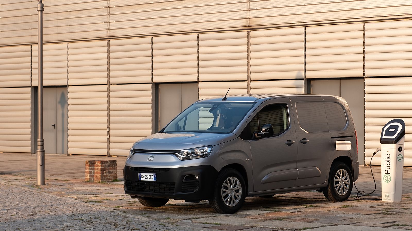 Το Fiat Doblo είναι ένα από τα κορυφαία σε πωλήσεις Van στην Ελλάδα για το 2025. Το Fiat Doblo είναι ένα από τα κορυφαία σε πωλήσεις Van στην Ελλάδα για το 2025.