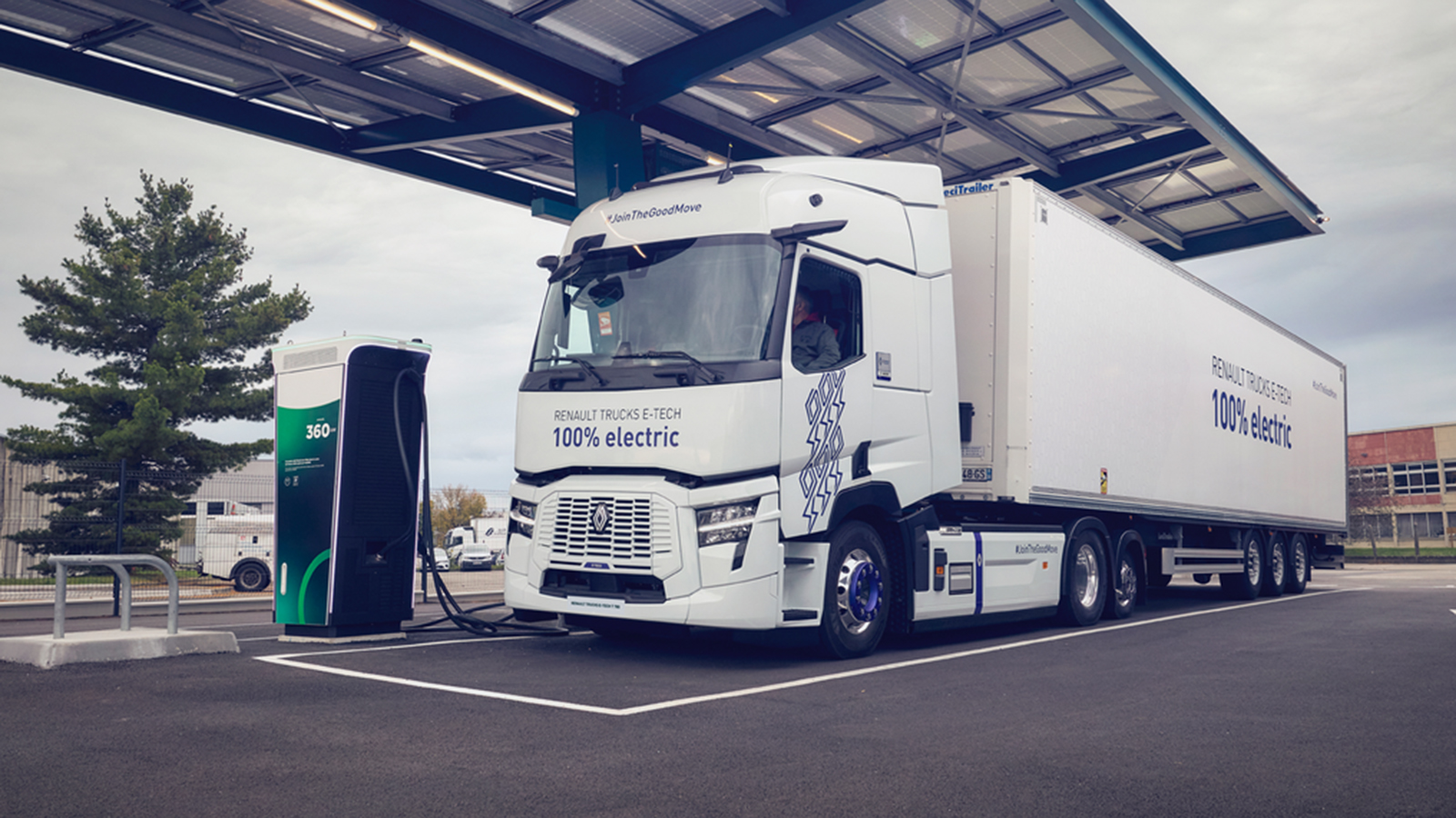 Με αυτονομία έως 660km, το νέο Renault E-Tech T780 είναι σε θέση να καλύψει με άνεση δρομολόγια μεγάλων αποστάσεων με μηδενικές εκπομπές ρύπων. 