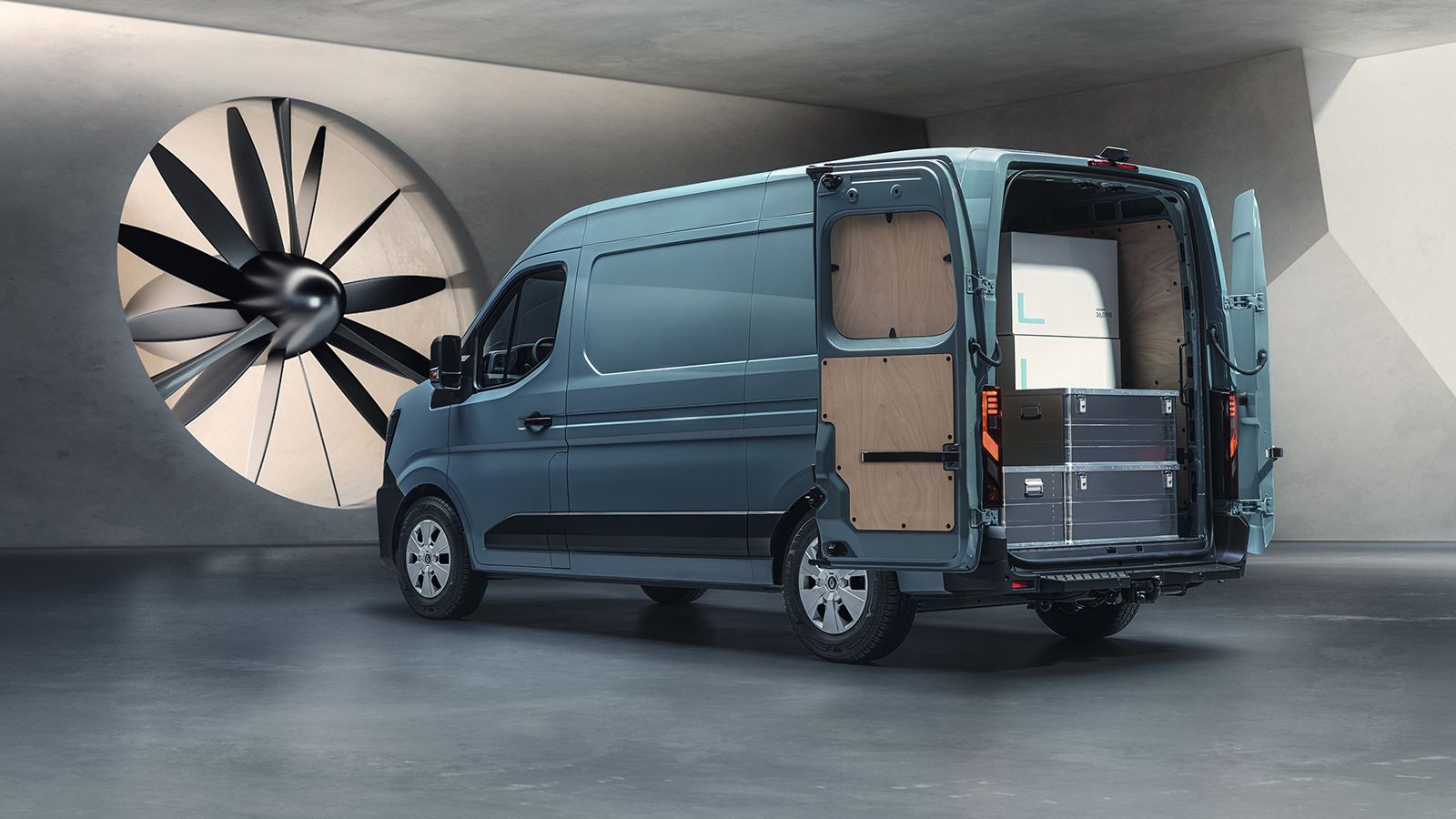 Με μεικτό 3,5t., το νέο Renault Master μπορεί να μεταφέρει φορτία έως 1,97t. με όγκο έως 14,8κ.μ.