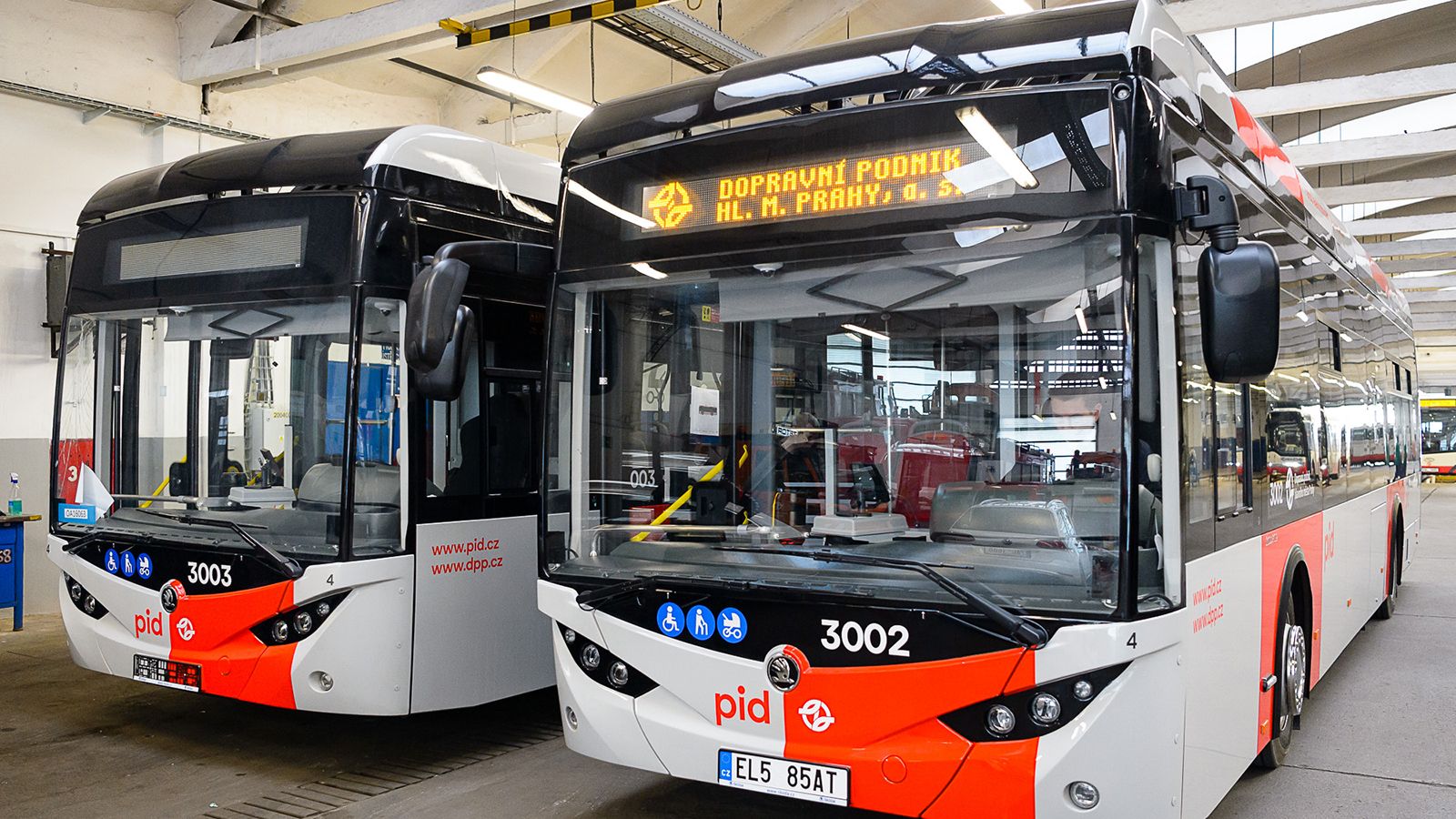 Η ηλεκτρική γραμμή κίνησης ισχύος 160 kW (215 hp) εξασφαλίζει στο λεωφορείο της Skoda τελική ταχύτητα 80 χλμ./ώρα.
