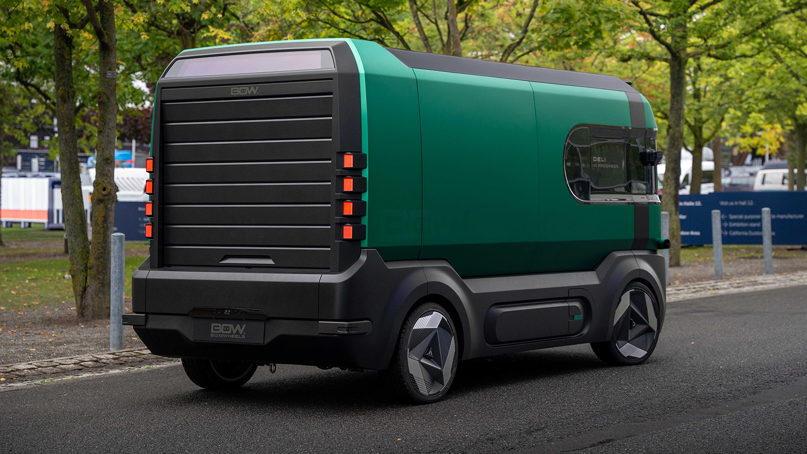 Η κιβωτιόσχημη σχεδίαση του Box-on-Wheels δίνει έμφαση στην αστική μεταφορά φορτίων.