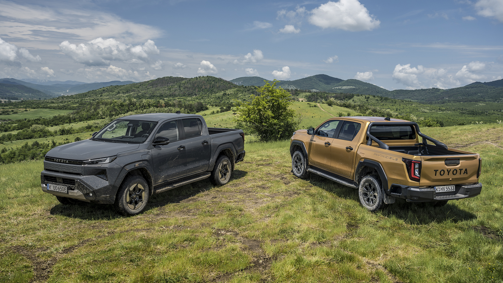 Οδηγούμε στην Βουλγαρία το νέο Hilux στην υβριδική και την ηλεκτρική του έκδοση, λίγο πριν το δούμε και στους ελληνικούς δρόμους. Οδηγούμε στην Βουλγαρία το νέο Hilux στην υβριδική και την ηλεκτρική του έκδοση, λίγο πριν το δούμε και στους ελληνικούς δρόμους.