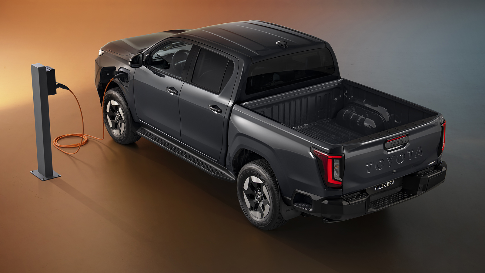 Η αμιγώς ηλεκτρική έκδοση του νέου Toyota Hilux θα έχει αυτονομία έως και 257km σε μεικτό κύκλο κίνησης. 