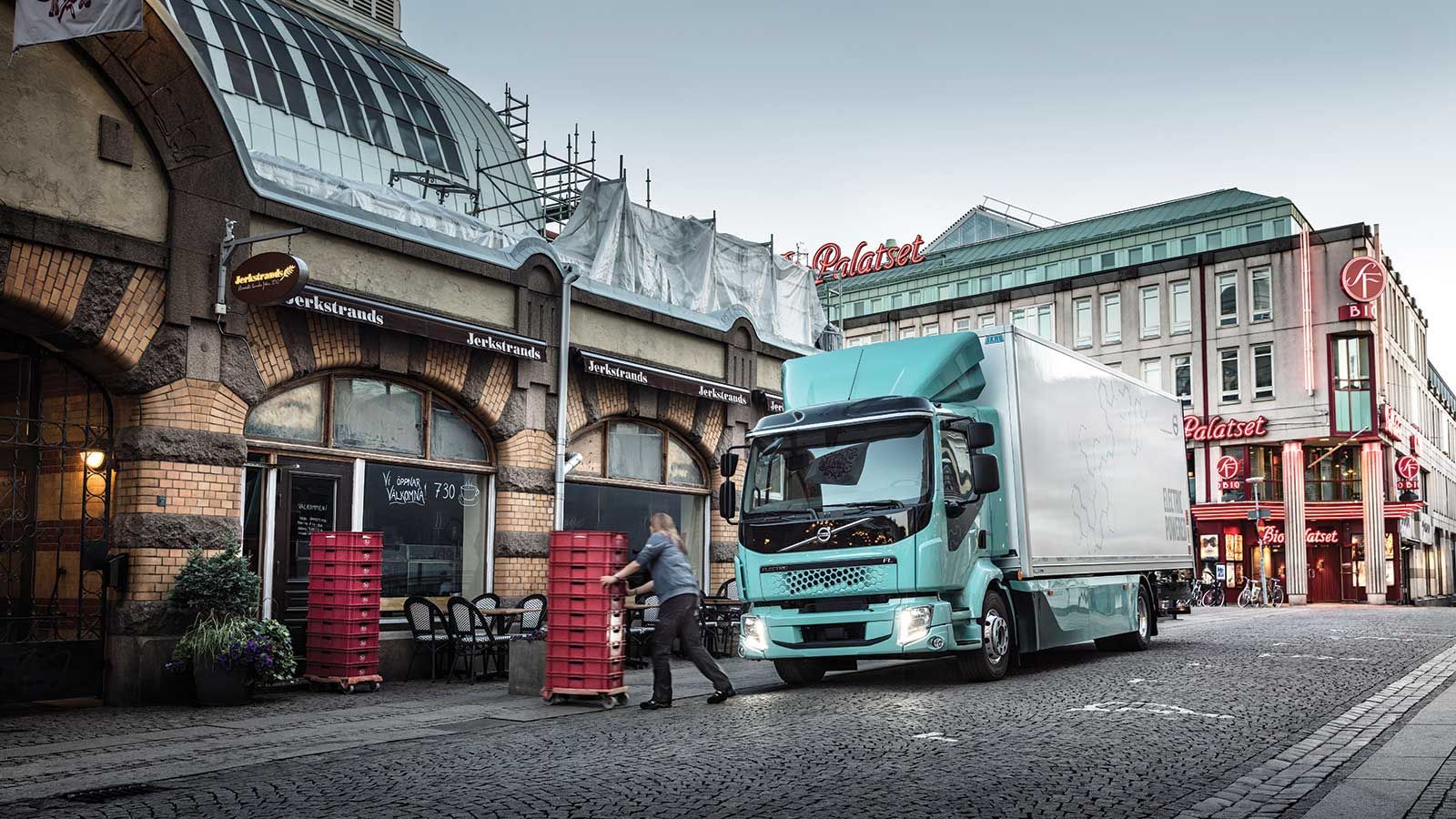 Η νέα πρόταση της Volvo Trucks στα ηλεκτροκίνητα φορτηγά αστικών διανομών, εφοδιάζεται με έναν ηλεκτροκινητήρα ισχύος 185 kW, με 425 Nm ροπής αντίστοιχα.