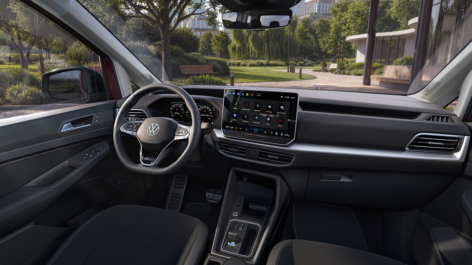 Στο εσωτερικό του ανανεωμένου VW Caddy Cargo συναντάμε μια εντυπωσιακή οθόνη 12,9 ιντσών με πλήρως παραμετροποιήσιμο μενού λειτουργιών. 