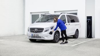 Νέες «βασικές» εκδόσεις των ηλεκτρικών Mercedes