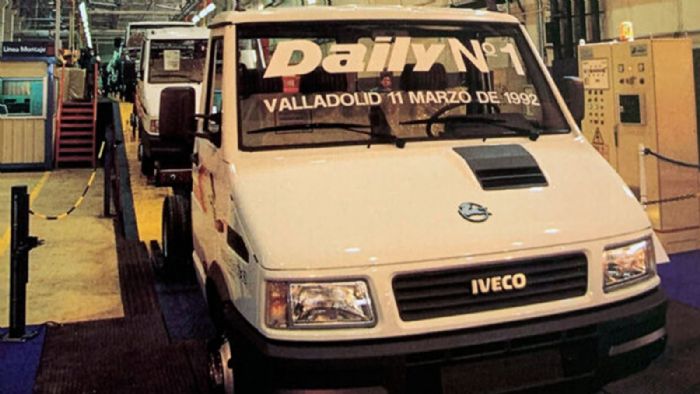 Το πρώτο Daily βγήκε από τη γραμμή παραγωγής του εργοστάσιου της Iveco στο Βαγιαδολίδ της Ισπανίας, στις 11 Μαρτίου 1992. 