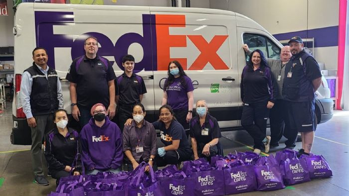 Το FedEx SameDay City είναι η τοπική επιλογή αποστολής της εταιρείας, η οποία προσφέρει παράδοση από πόρτα σε πόρτα δεμάτων ευαίσθητων στον χρόνο μέσα σε λίγες ώρες, παρέχοντας ειδοποιήσεις σε πραγματικό χρόνο.