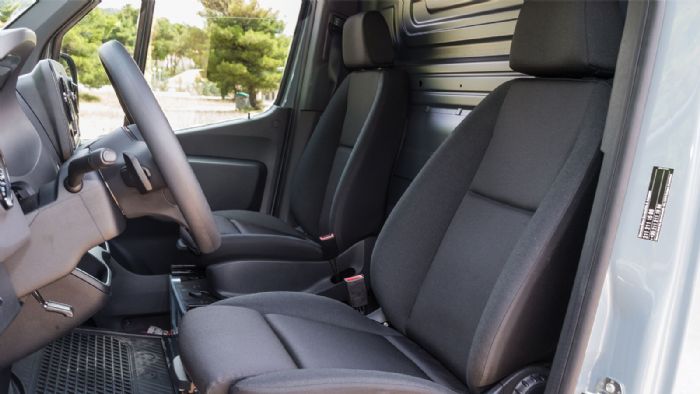 Τα καθίσματα τύπου «Comfort» αναβαθμίζουν σημαντικά την άνεση οδηγού και συνοδηγού. 